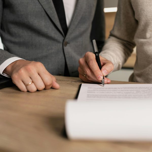 signing-legal-contract